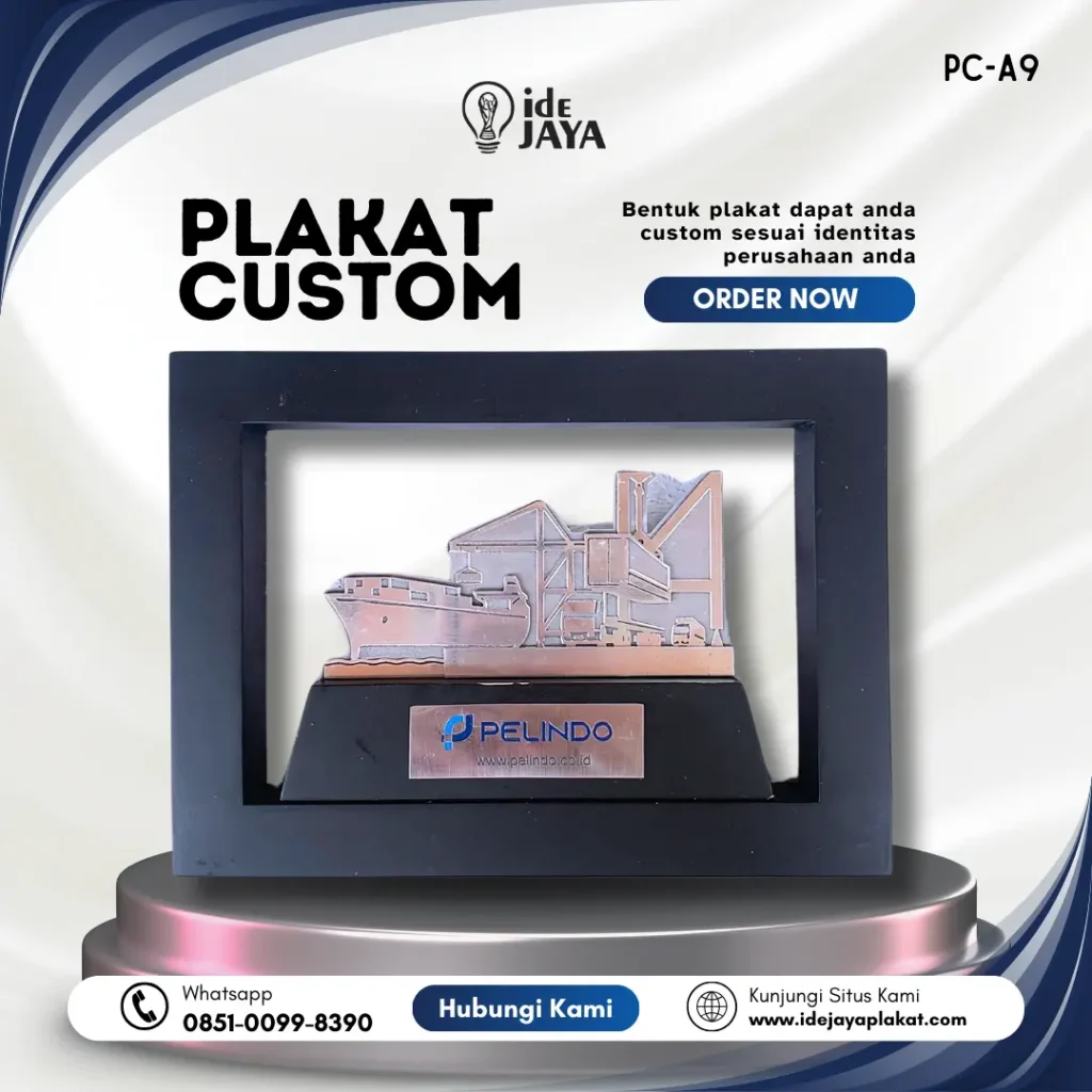 Plakat custom kayu dengan desain Pelindo
